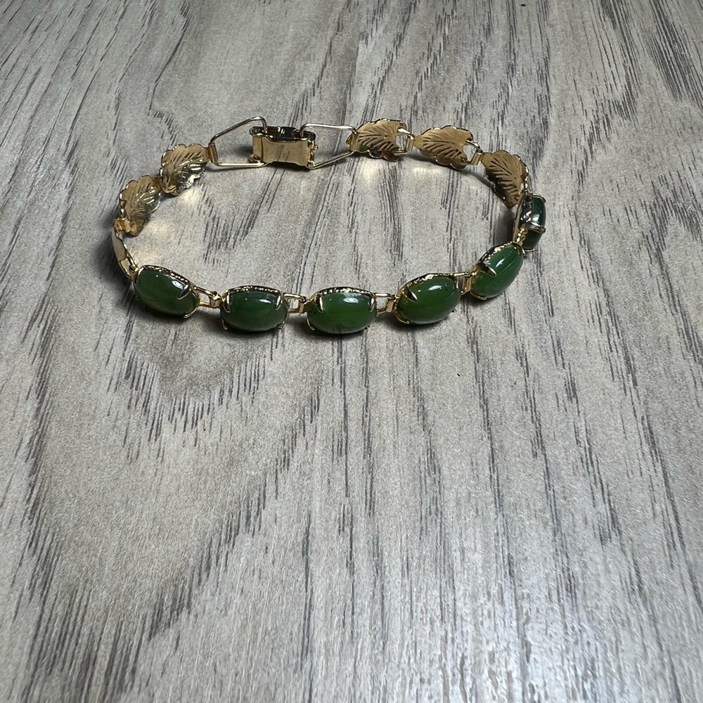 Vintage Gold Tone Filigree Leaf Jade Cabochons Link Bracelet